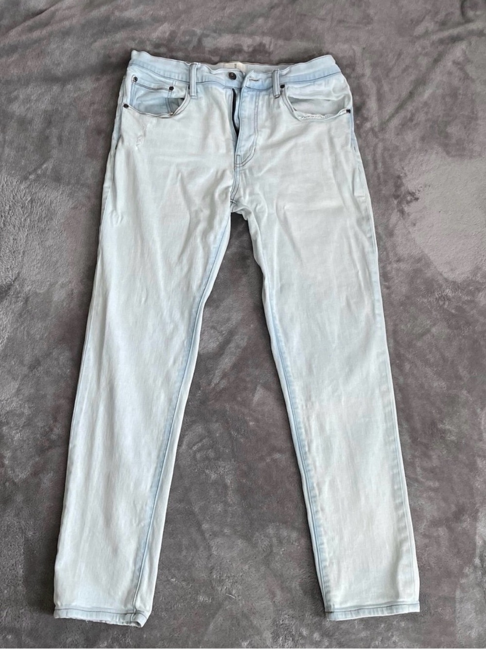 Slim Straight Men's Jeans in Pale Blue